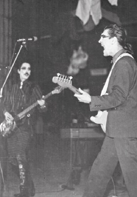 Иллюстрация к книге — Наутилус Помпилиус. Мы вошли в эту воду однажды [i_032.jpg]