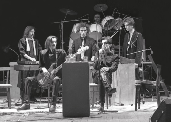 Иллюстрация к книге — Наутилус Помпилиус. Мы вошли в эту воду однажды [i_036.jpg]