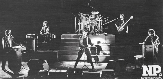 Иллюстрация к книге — Наутилус Помпилиус. Мы вошли в эту воду однажды [i_042.jpg]