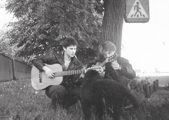 Иллюстрация к книге — Наутилус Помпилиус. Мы вошли в эту воду однажды [i_052.jpg]