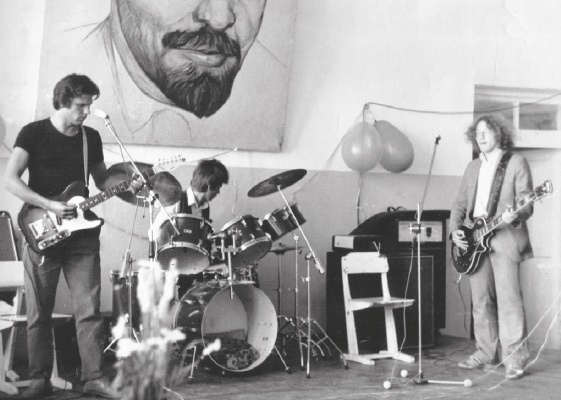 Иллюстрация к книге — Наутилус Помпилиус. Мы вошли в эту воду однажды [i_076.jpg]