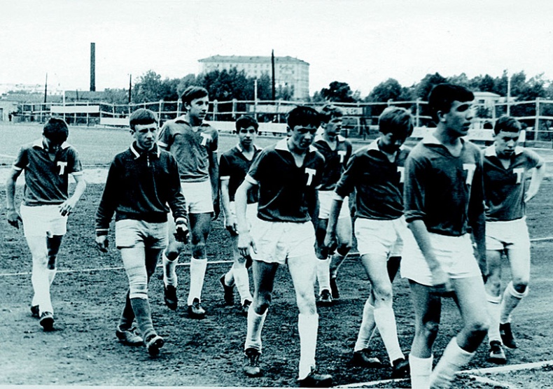 Иллюстрация к книге — Люди в черном. Непридуманные истории о судействе начистоту [i_002.jpg]