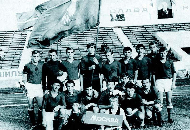 Иллюстрация к книге — Люди в черном. Непридуманные истории о судействе начистоту [i_006.jpg]