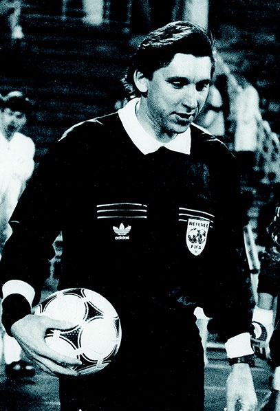 Иллюстрация к книге — Люди в черном. Непридуманные истории о судействе начистоту [i_022.jpg]