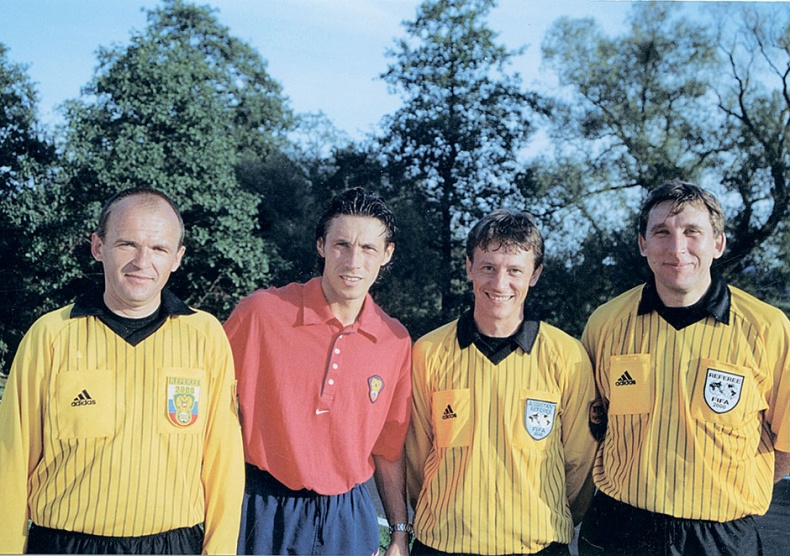 Иллюстрация к книге — Люди в черном. Непридуманные истории о судействе начистоту [i_054.jpg]