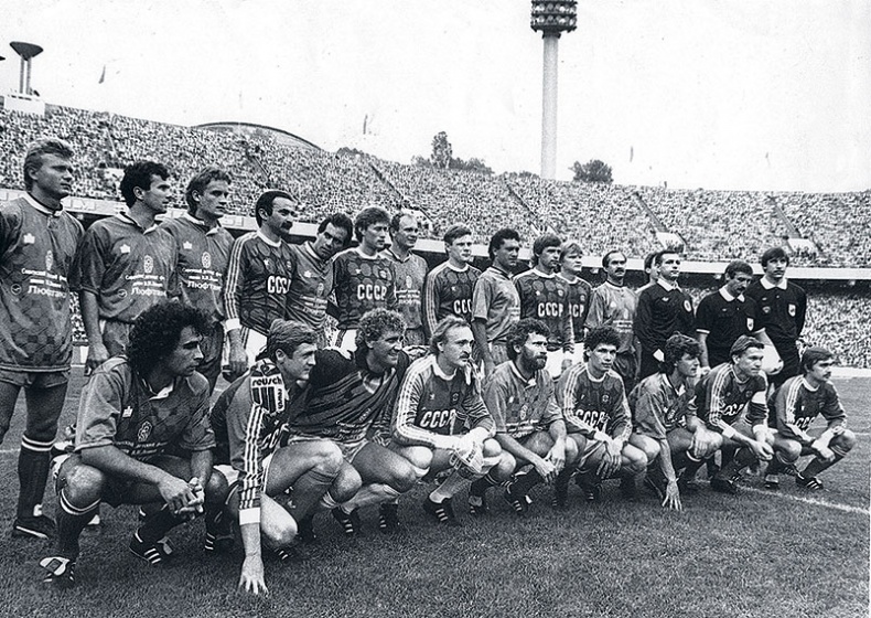 Иллюстрация к книге — Люди в черном. Непридуманные истории о судействе начистоту [i_056.jpg]