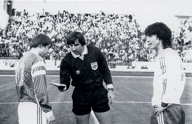 Иллюстрация к книге — Люди в черном. Непридуманные истории о судействе начистоту [i_059.jpg]