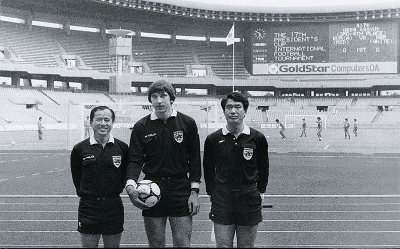 Иллюстрация к книге — Люди в черном. Непридуманные истории о судействе начистоту [i_065.jpg]