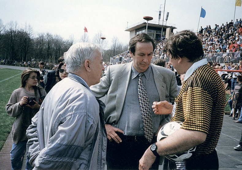 Иллюстрация к книге — Люди в черном. Непридуманные истории о судействе начистоту [i_071.jpg]