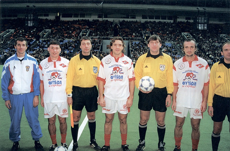 Иллюстрация к книге — Люди в черном. Непридуманные истории о судействе начистоту [i_072.jpg]