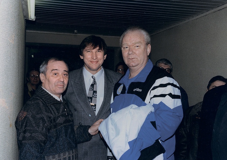 Иллюстрация к книге — Люди в черном. Непридуманные истории о судействе начистоту [i_073.jpg]