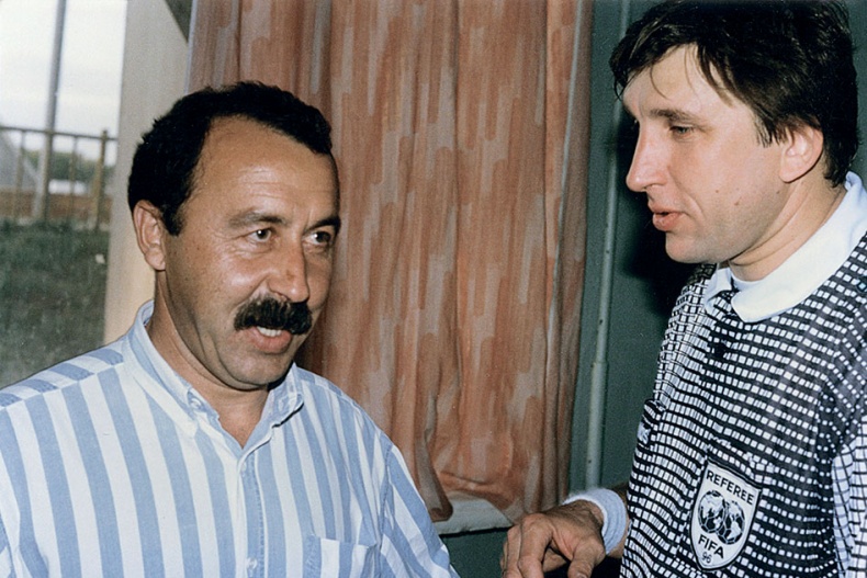 Иллюстрация к книге — Люди в черном. Непридуманные истории о судействе начистоту [i_077.jpg]