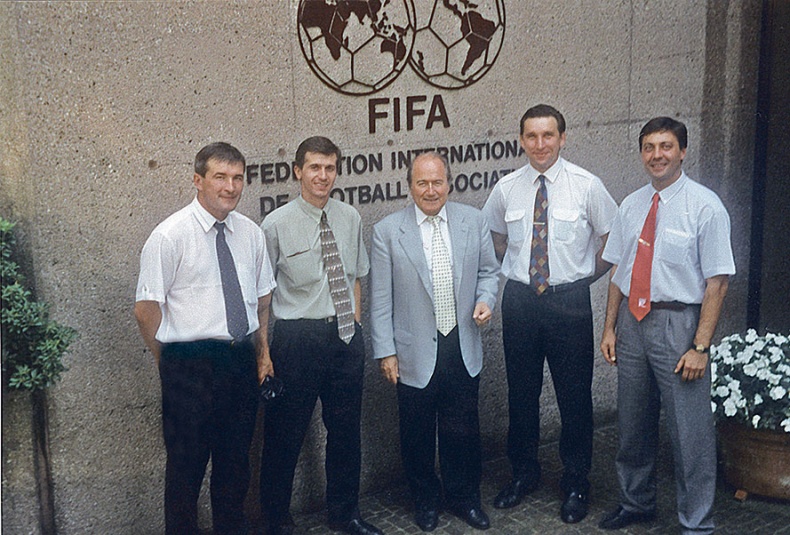 Иллюстрация к книге — Люди в черном. Непридуманные истории о судействе начистоту [i_078.jpg]