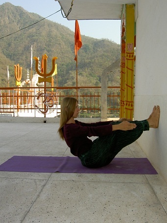 Иллюстрация к книге — Практика хатха-йоги. Ученик перед стеной [i_028.jpg]