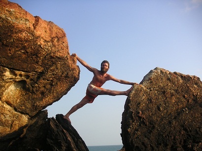 Иллюстрация к книге — Практика хатха-йоги. Ученик перед стеной [i_073.jpg]