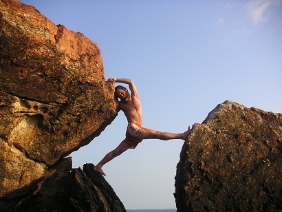 Иллюстрация к книге — Практика хатха-йоги. Ученик перед стеной [i_076.jpg]