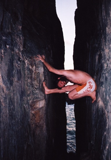 Иллюстрация к книге — Практика хатха-йоги. Ученик перед стеной [i_083.jpg]