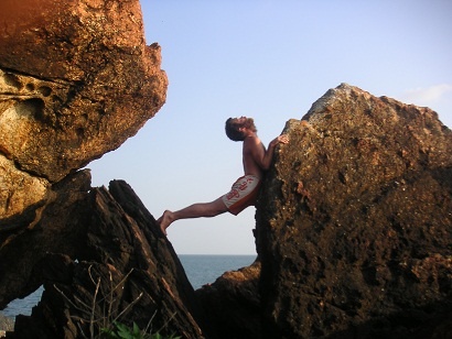 Иллюстрация к книге — Практика хатха-йоги. Ученик перед стеной [i_085.jpg]