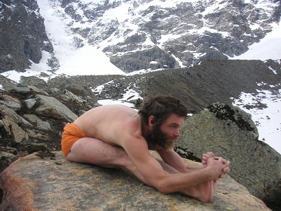 Иллюстрация к книге — Практика хатха-йоги. Ученик перед стеной [i_093.jpg]