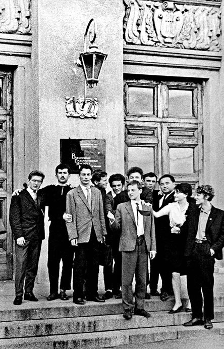 Иллюстрация к книге — Но кто мы и откуда [i_024.jpg]