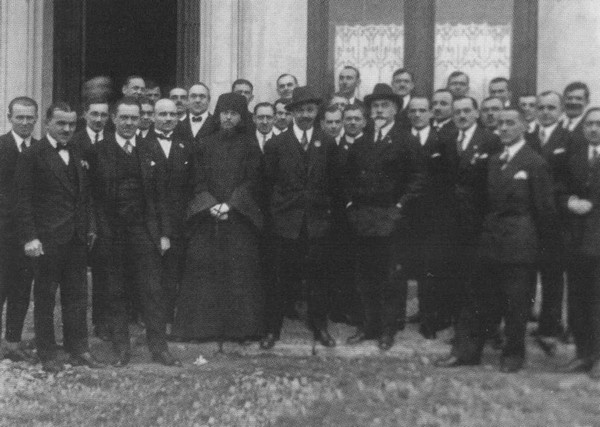 Иллюстрация к книге — Плевицкая [i_020.jpg]