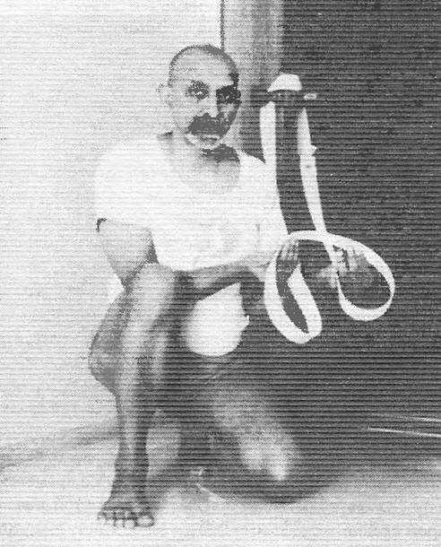 Иллюстрация к книге — Новая йога для тех, кому за 50: обратите вспять процессы старения. Руководство по йоге для людей среднего и старшего возраста [image45.jpg]