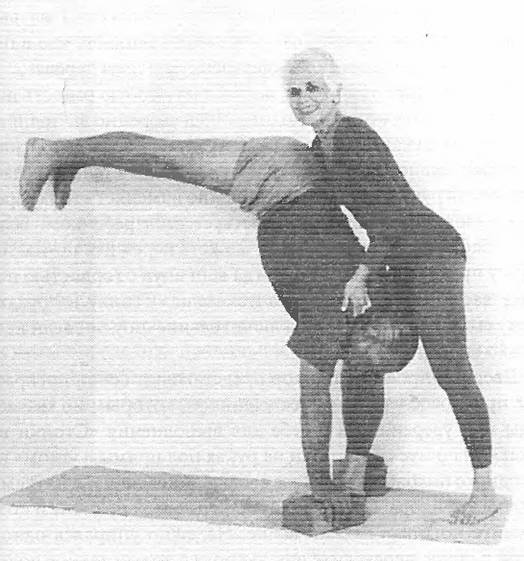 Иллюстрация к книге — Новая йога для тех, кому за 50: обратите вспять процессы старения. Руководство по йоге для людей среднего и старшего возраста [image47.jpg]