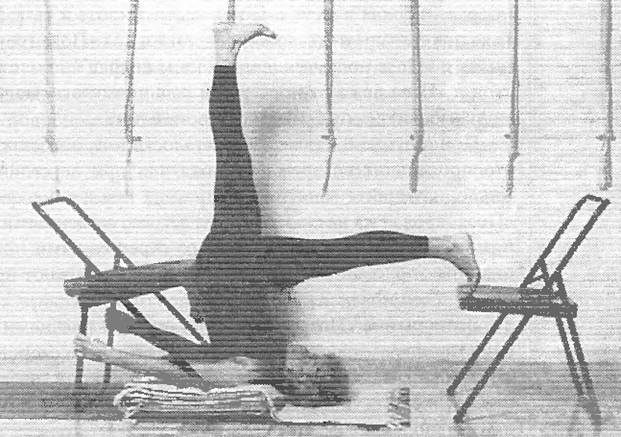 Иллюстрация к книге — Новая йога для тех, кому за 50: обратите вспять процессы старения. Руководство по йоге для людей среднего и старшего возраста [image70.jpg]