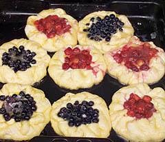 Иллюстрация к книге — Кулинарная коллекция. Шаг за шагом [desserts_06_5.jpg]