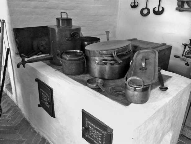 Иллюстрация к книге — Русская и советская кухня в лицах. Непридуманная история [i_058.jpg]