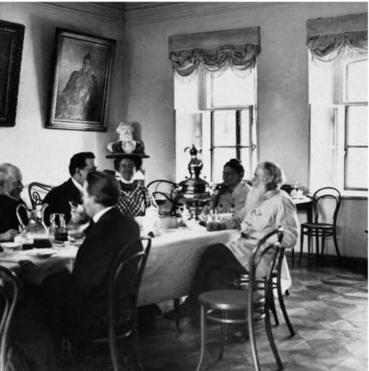 Иллюстрация к книге — Русская и советская кухня в лицах. Непридуманная история [i_095.jpg]