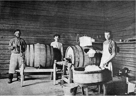 Иллюстрация к книге — Русская и советская кухня в лицах. Непридуманная история [i_100.jpg]