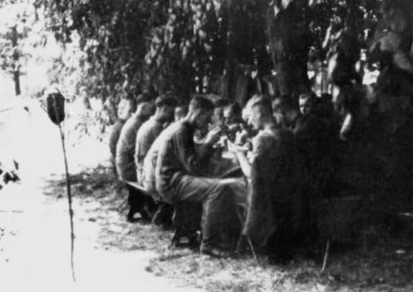 Иллюстрация к книге — Тяжелые бои на Восточном фронте [i_008.jpg]