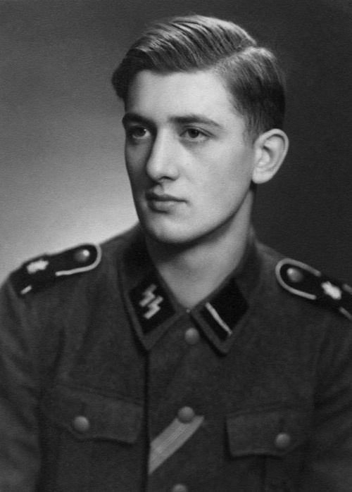 Иллюстрация к книге — Тяжелые бои на Восточном фронте [i_009.jpg]