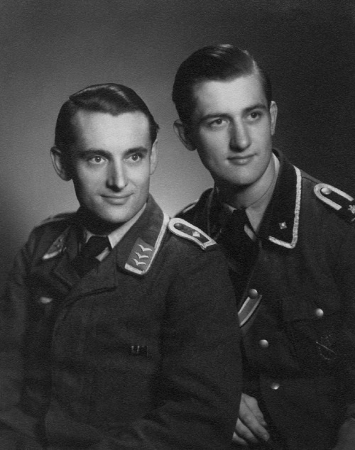 Иллюстрация к книге — Тяжелые бои на Восточном фронте [i_015.jpg]