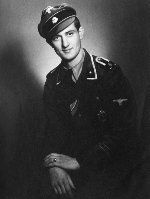 Иллюстрация к книге — Тяжелые бои на Восточном фронте [i_020.jpg]