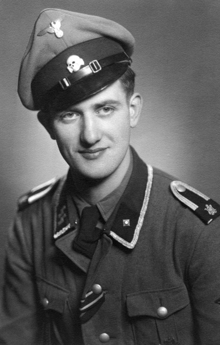 Иллюстрация к книге — Тяжелые бои на Восточном фронте [i_023.jpg]