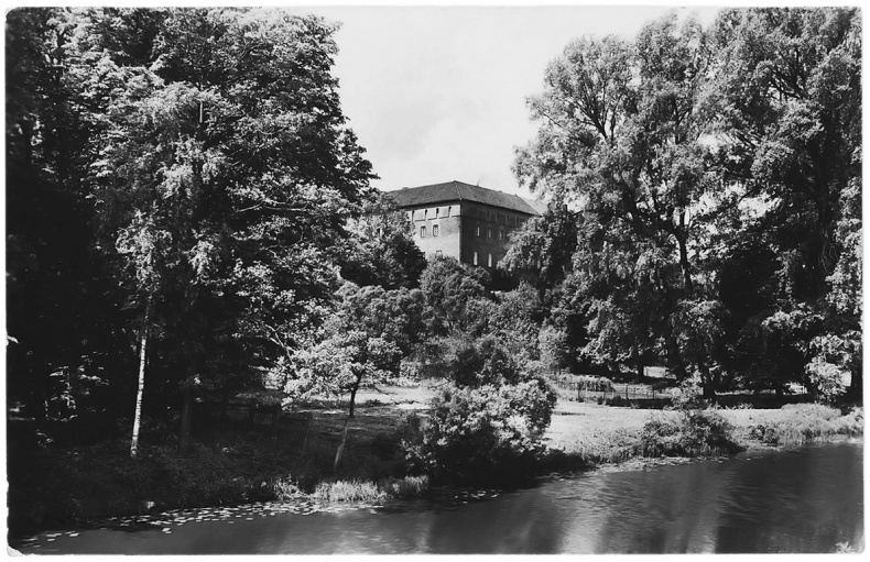 Иллюстрация к книге — Золотая тень Кёнигсберга [i_093.jpg]