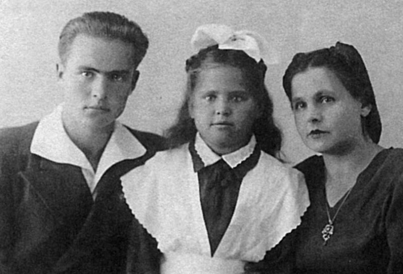 Иллюстрация к книге — XX век как жизнь. Воспоминания [i_004.jpg]