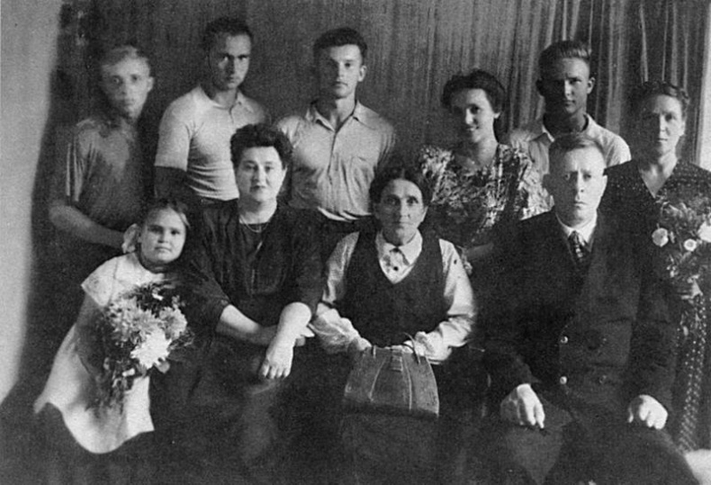 Иллюстрация к книге — XX век как жизнь. Воспоминания [i_006.jpg]