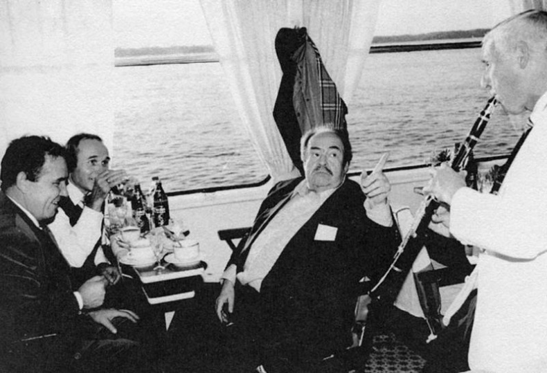 Иллюстрация к книге — XX век как жизнь. Воспоминания [i_014.jpg]