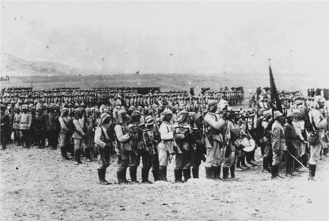 Иллюстрация к книге — Падение Османской империи. Первая мировая война на Ближнем Востоке, 1914-1920 [i_013.jpg]