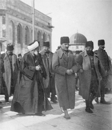 Иллюстрация к книге — Падение Османской империи. Первая мировая война на Ближнем Востоке, 1914-1920 [i_030.jpg]