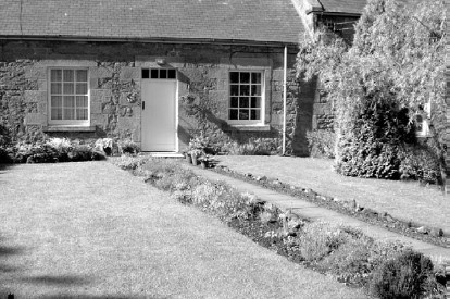 Иллюстрация к книге — Благоустройство территории вокруг коттеджа [i_100.jpg]