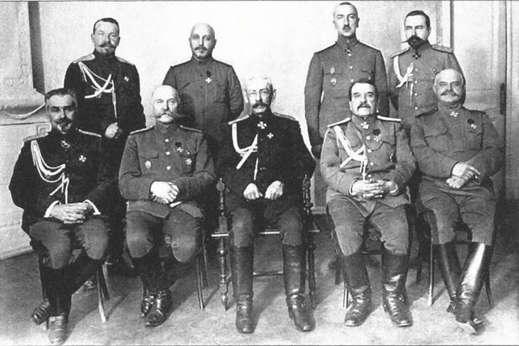 Иллюстрация к книге — Главнокомандующие фронтами и заговор 1917 года [i_006.jpg]