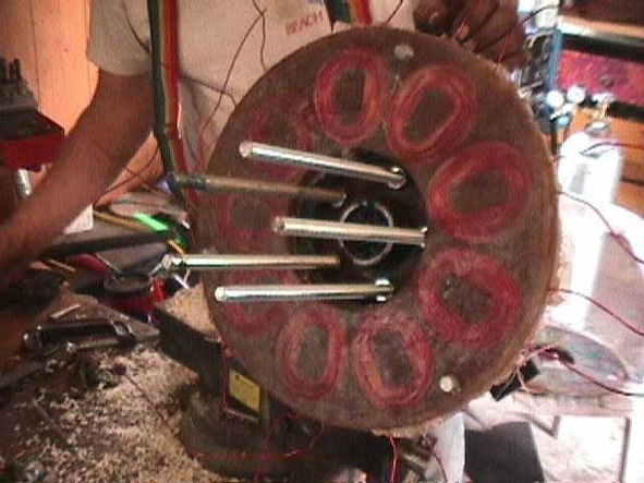 Иллюстрация к книге — Жизнь без проводов. Как изготовить ветроэлектростанцию для электроснабжения дома [i_031.jpg]