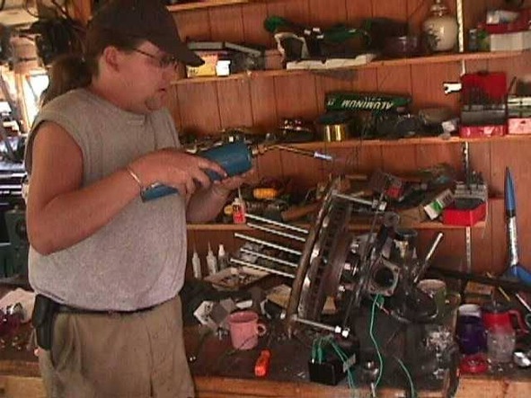 Иллюстрация к книге — Жизнь без проводов. Как изготовить ветроэлектростанцию для электроснабжения дома [i_032.jpg]