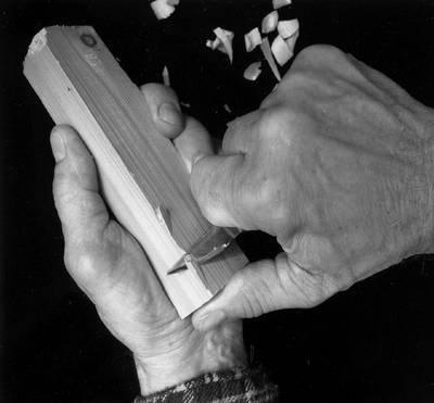 Иллюстрация к книге — Уроки искусного резчика. Вырезаем из дерева фигурки людей и животных, посуду, статуэтки [i_019.jpg]