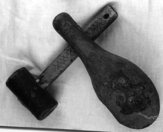 Иллюстрация к книге — Уроки искусного резчика. Вырезаем из дерева фигурки людей и животных, посуду, статуэтки [i_045.jpg]