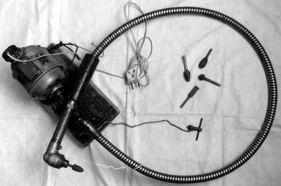 Иллюстрация к книге — Уроки искусного резчика. Вырезаем из дерева фигурки людей и животных, посуду, статуэтки [i_049.jpg]